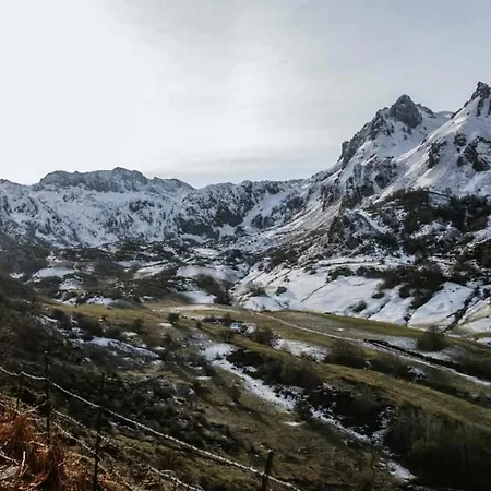 Rurales La Laguna Somiedo Апартаменты *